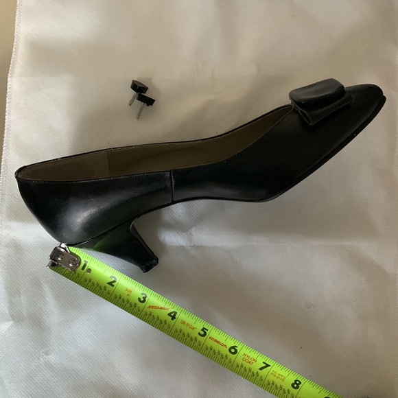 CHARMING 2.5” heels formal leather shoes. - Picture 9 of 10